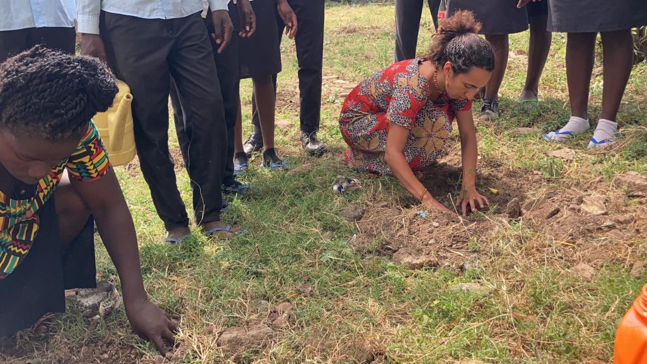 Children planting seedlings
